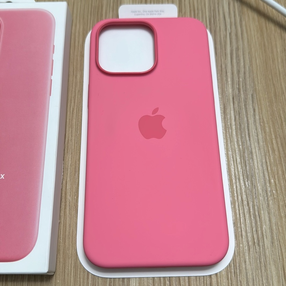 iPhone 15 Pro Max Silicone Case (Pink)